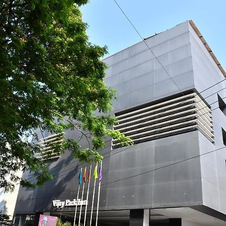 Hotel Vijay Parkinn, Gandhipuram, Коимбатур Экстерьер фото